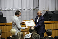 Коллективу Сибирского хора вручена Почетная грамота Законодательного Собрания Новосибирской области. 